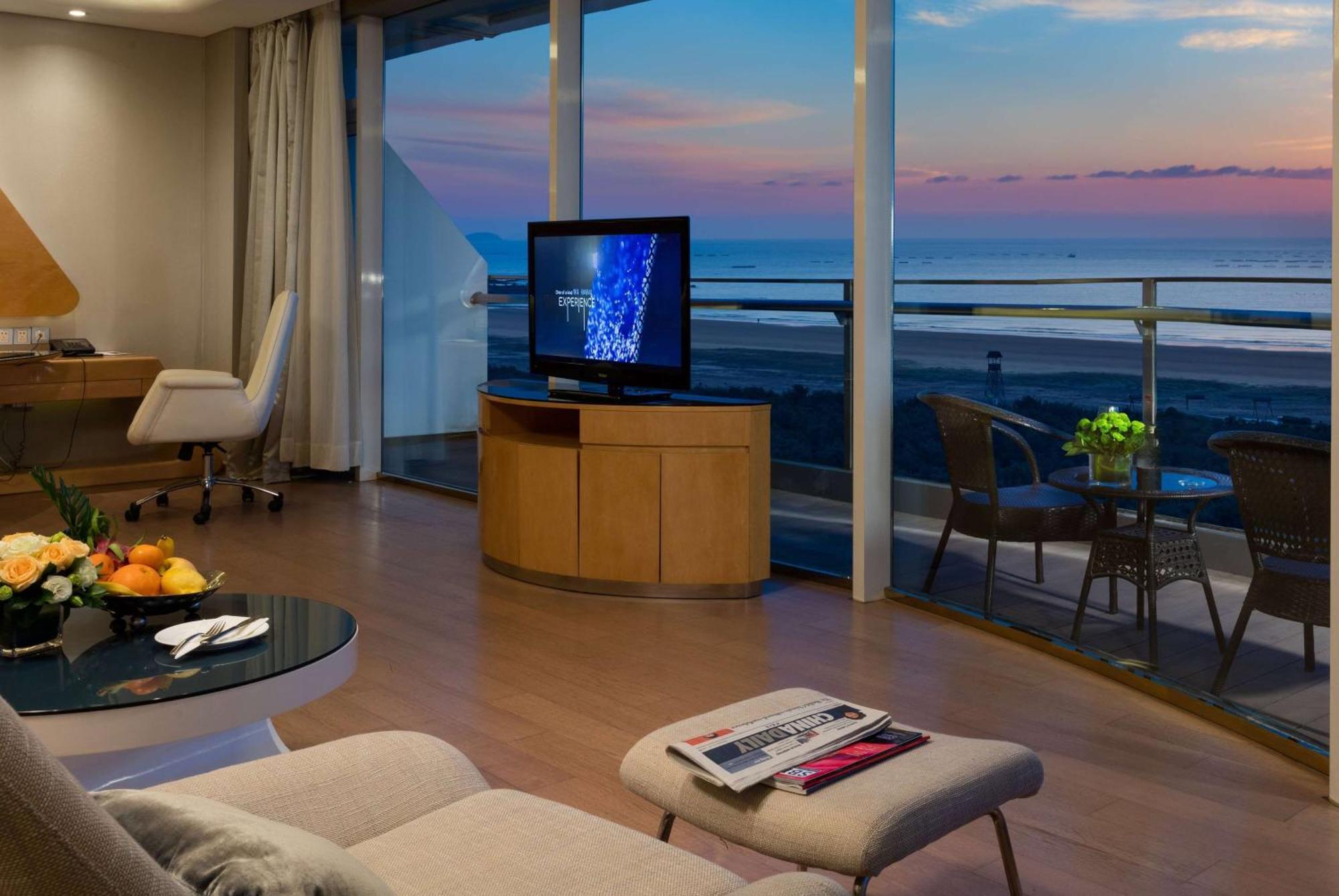 Hotel Wyndham Grand Qingdao Exterior foto