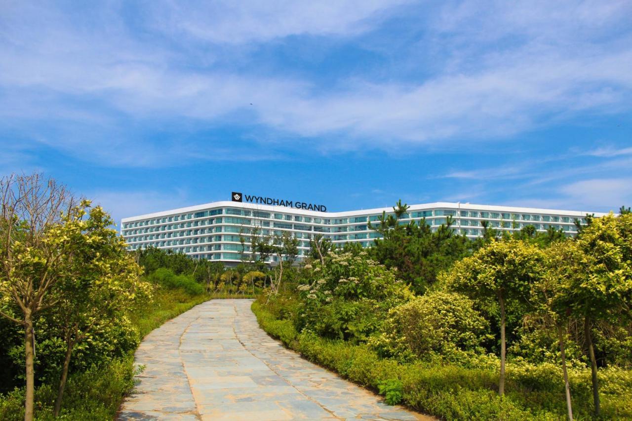 Hotel Wyndham Grand Qingdao Exterior foto